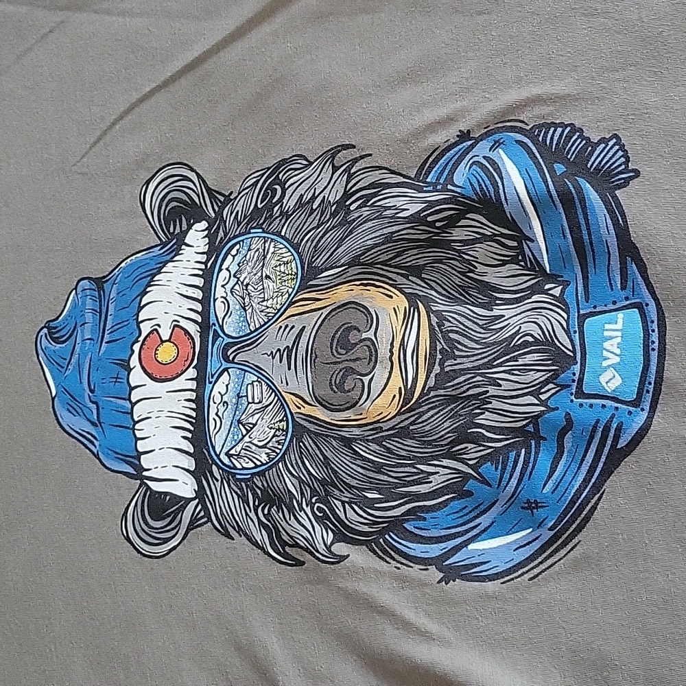 Vailshort sleeved t-shirt Wild Tribute 4 The Forests Small, grey  bear logo NWOT